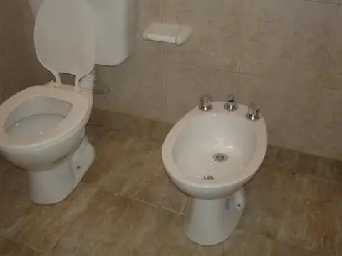 Casa 4 ambientes con 1 baño