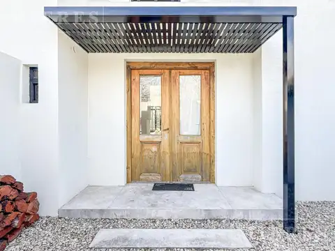 Casa 6 ambientes con 2 baños
