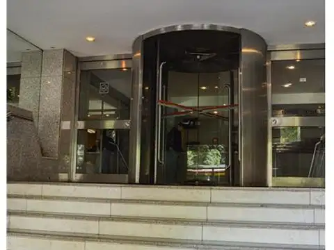 Oficina en Alquiler con 2 cocheras