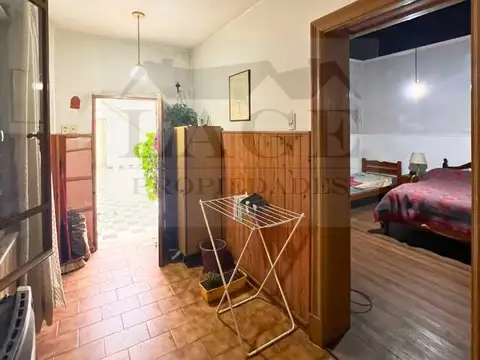 CASA SOBRE LOTE PROPIO DE 8,66 X 17 M A REFACCIONAR