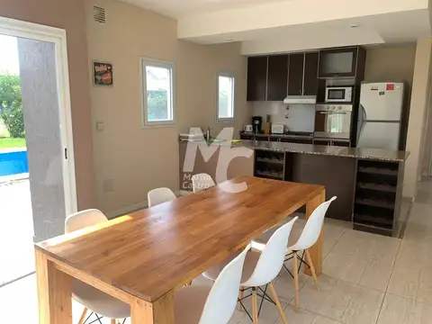 Casa en Venta con 2 cocheras