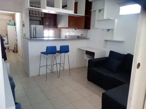 Departamento Pque Chacabuco Amoblado c/balcon y parrilla, Super Luminoso