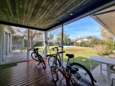 Casa en Venta con 2 cocheras