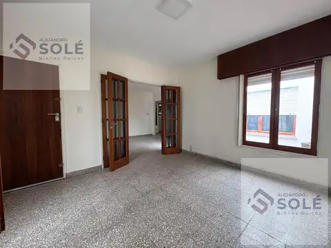 Casa 7 ambientes con 2 baños