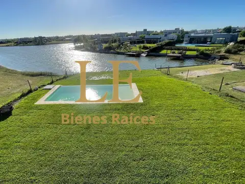 Casa en Venta con 4 cocheras