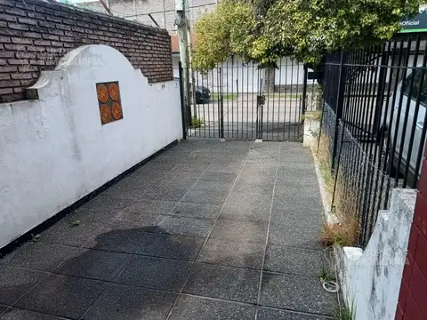 Depto Tipo Casa en Alquiler en Villa Sarmiento, $ 950.000