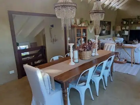 Casa en Venta con 2 cocheras