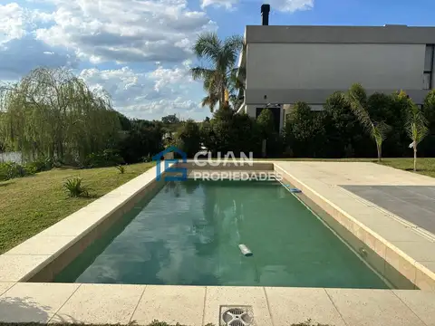 Casa 6 ambientes con 8 baños