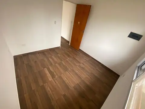 CASA 2 AMBIENTES EN VENTA EN BURZACO