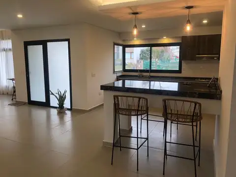 Casa en Alquiler Temporal al Este