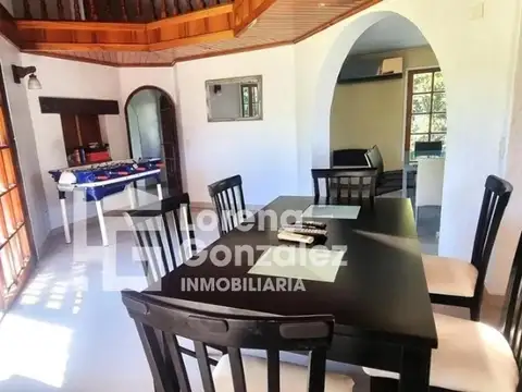 Casa 4 ambientes con 2 baños