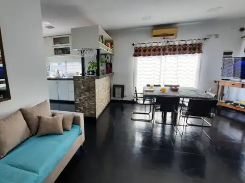 VENTA CASA 5 AMBIENTES MATHEU ESCOBAR