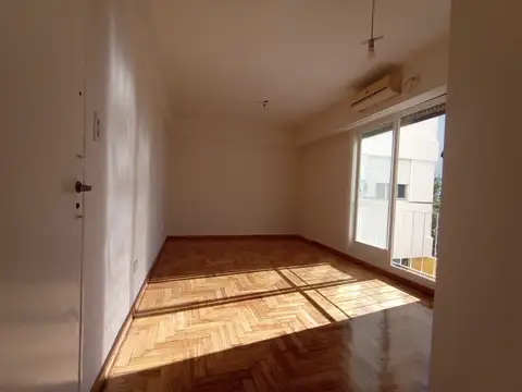 Monoambiente en alquiler en Monte Castro | Muy luminoso y apto profesional