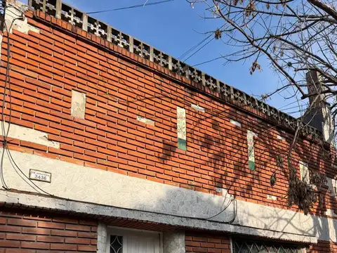 Casa 5 ambientes con 4 baños