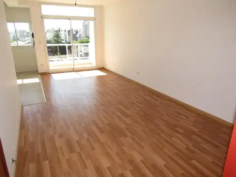UN DORMITORIO Y ESTUDIO 80 M2