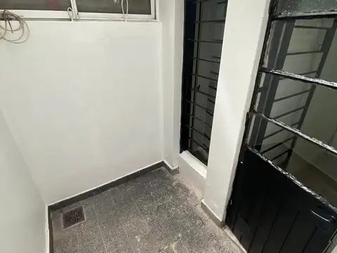 Lambaré 800, Piso PB