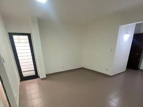 MONOAMBIENTE SIN EXPENSAS, 30 MTS APROX, PB C/PATIO, COC. INDPTE,ESP P/LAVARROPA, EXC. UBICACIÓN A MTS DEL PARQUE CENTENARIO