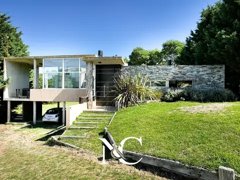 Casa en Venta en Costa Esmeralda con fondo libre