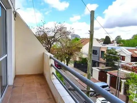 DEPARTAMENTO 3 AMBIENTES EN 2DO  PISO POR ESCALERA PROX A ESTACION MALAVER
