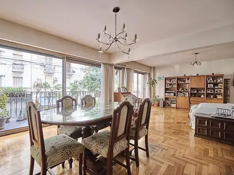 Departamento 5 ambientes Piso Balcon patio dependencias baulera y cochera en Barrio Norte