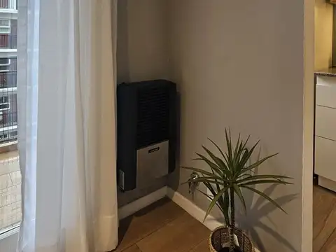Departamento de 1 Ambiente Reciclado con Balcón Terraza a metros de Plaza Colón