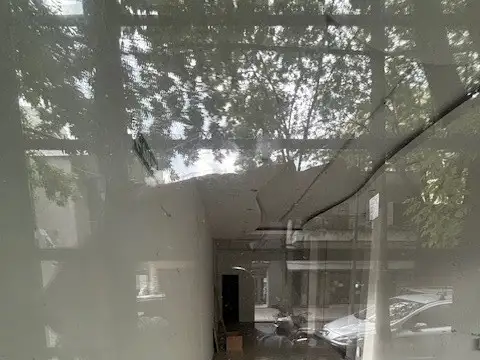 EXCELENTE Y AMPLIO LOCAL  DE 3 X 14 "ZONA COMERCIAL"