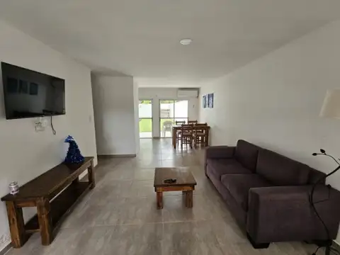 Casa 3 ambientes con 2 baños