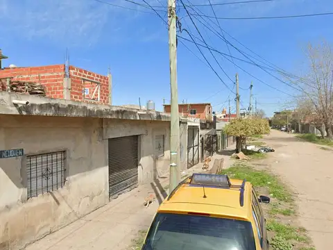 Neuquén e/ Avenida Bartolomé Mitre y Luis María Campos