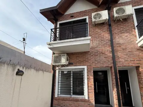 Depto Tipo Casa en Alquiler de 3 ambientes