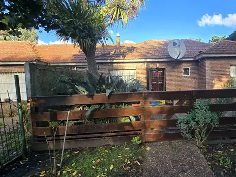 Venta Permuta Casa 4 Ambientes Piscina Parrilla Lomas Golf