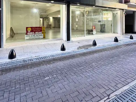 Importante vidriera de 12mts. Todo rubro. 550m2