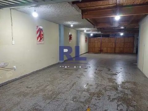 Deposito primer piso y Cocheras en planta baja