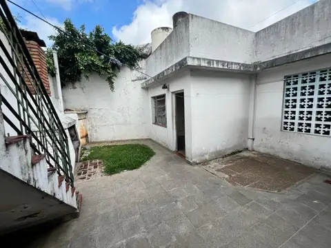 CASA EN PH AL FRENTE CON COCHERA apta Credito ANTICIPO U$S 60.000 Y CUOTAS