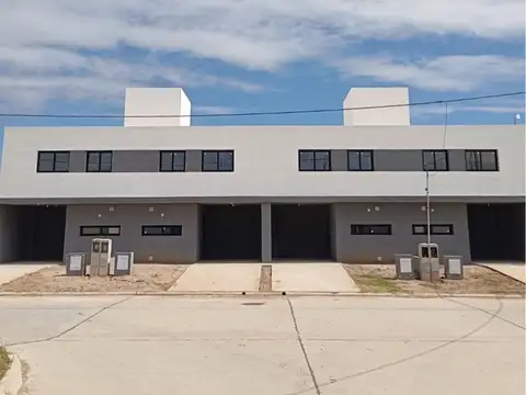 Venta de 4 Duplex de 3 Dorm. C/U en Rincones de Manantiales.