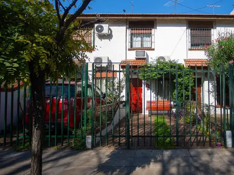 Depto Tipo Casa en Venta con 1 cocheras