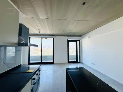 Monoambiente con balcón y vista abierta