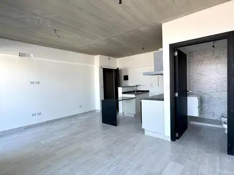 Monoambiente con balcón y vista abierta