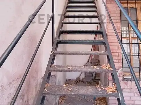 Casa 7 ambientes con 2 baños