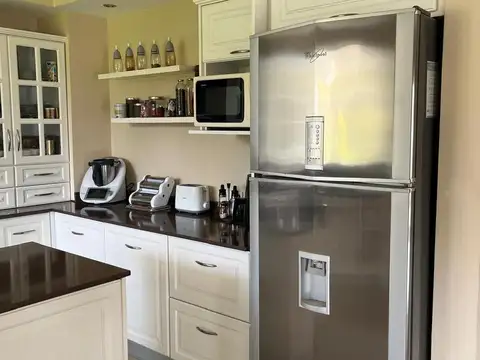 Casa 5 ambientes con 3 baños