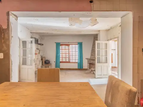 Casa Sobre Lote 8,66 x 28 - Ideal Para Desarrollo o Permuta
