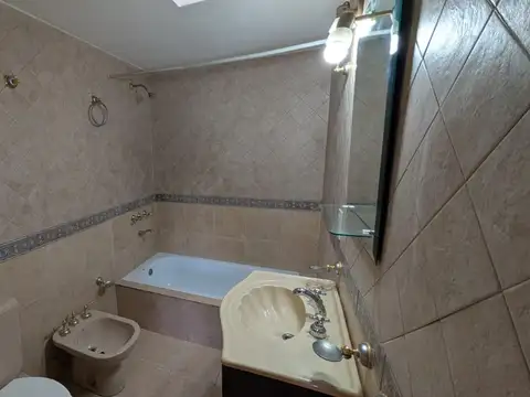 Depto Tipo Casa en Alquiler en Lanús, $ 750.000