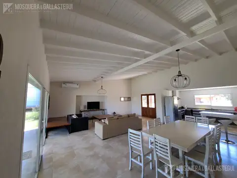 Casa en Alquiler Temporal con 1 cochera