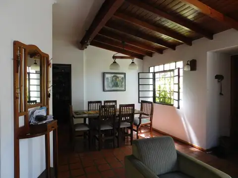 Casa 5 ambientes con 2 baños