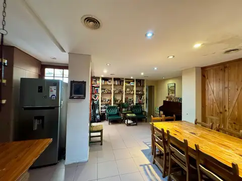 Casa 11 ambientes con 5 baños