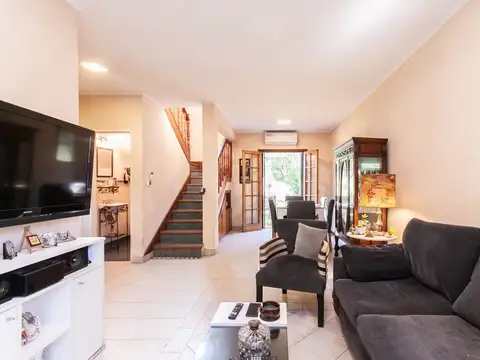 CASA EN VENTA 5 AMBIENTES EN ADROGUE - OPORTUNIDAD