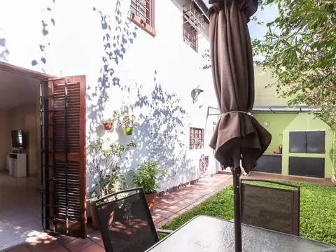 CASA EN VENTA 5 AMBIENTES EN ADROGUE - OPORTUNIDAD