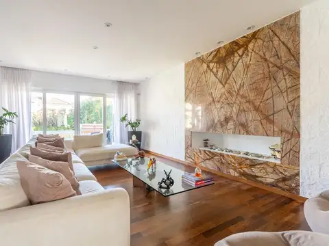 Casa en Venta con 12 cocheras