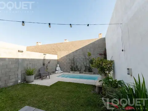 Casa en Venta con 2 cocheras