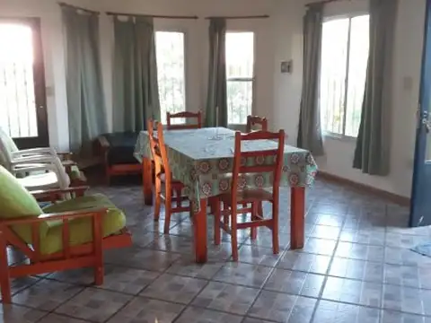 Casa 4 ambientes con 3 baños