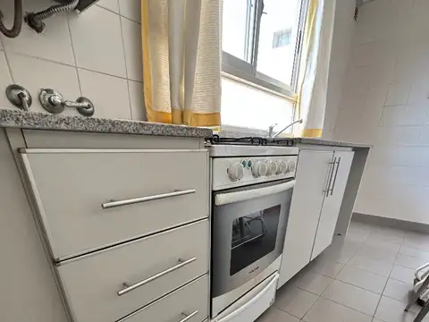 2 AMBIENTES CON COCHERA CUBIERTA - COC. INDEP. - BALCON - DORM CON PLACARD